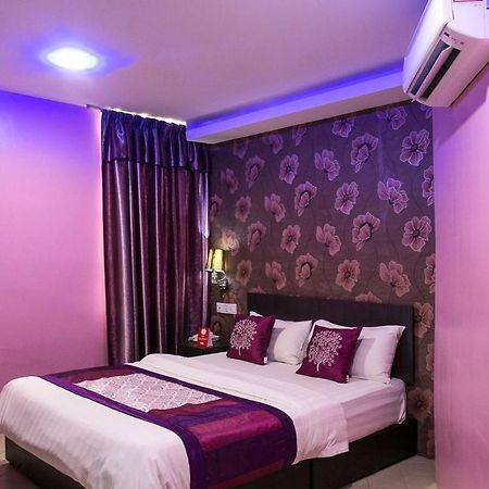 Oyo 176 Hotel Q Inn Petaling Jaya Buitenkant foto