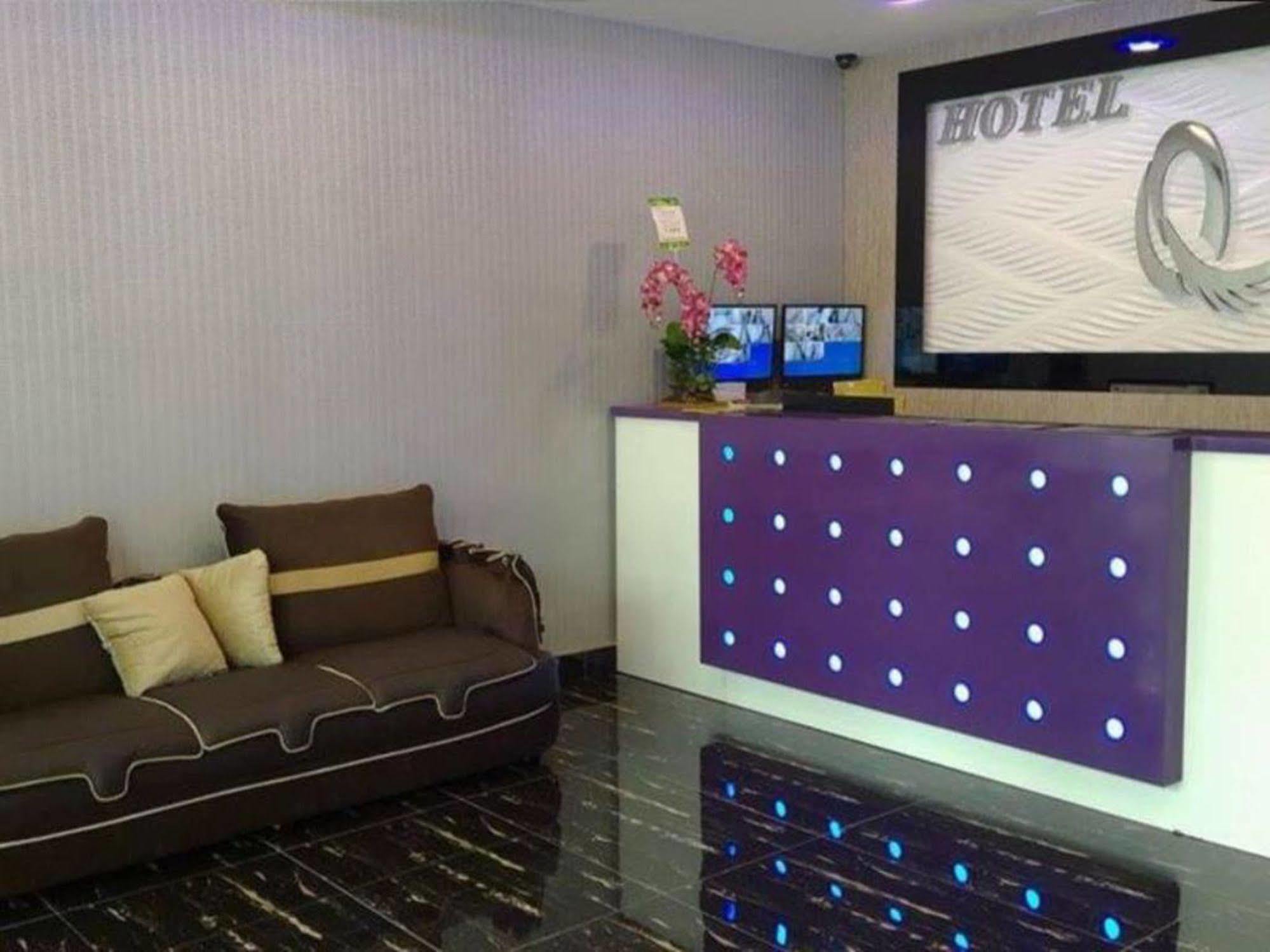 Oyo 176 Hotel Q Inn Petaling Jaya Buitenkant foto