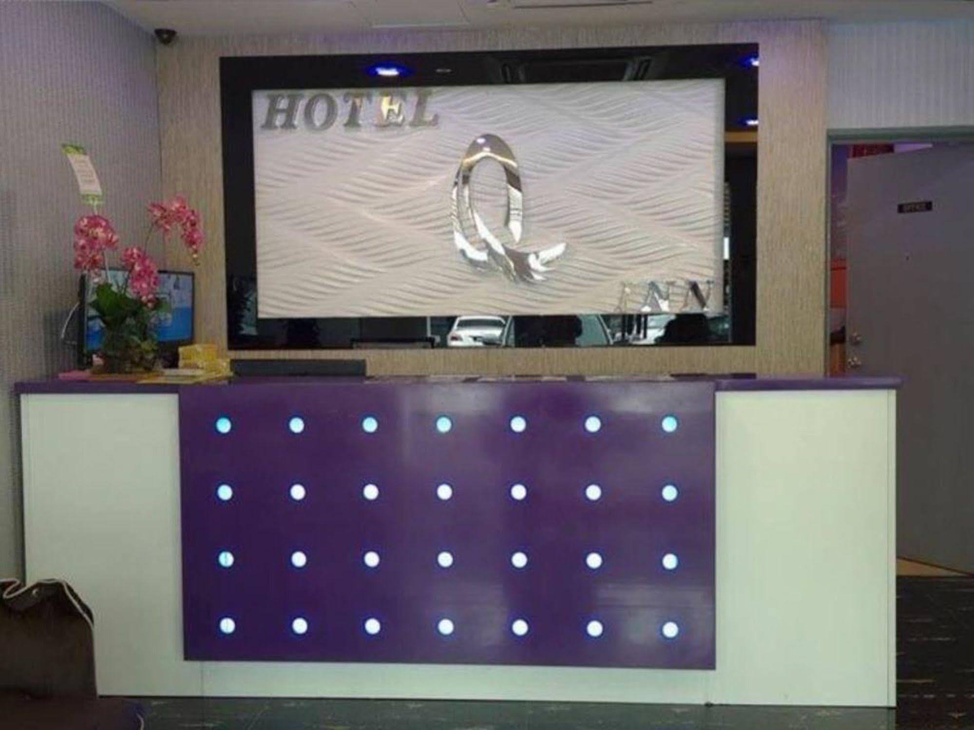 Oyo 176 Hotel Q Inn Petaling Jaya Buitenkant foto