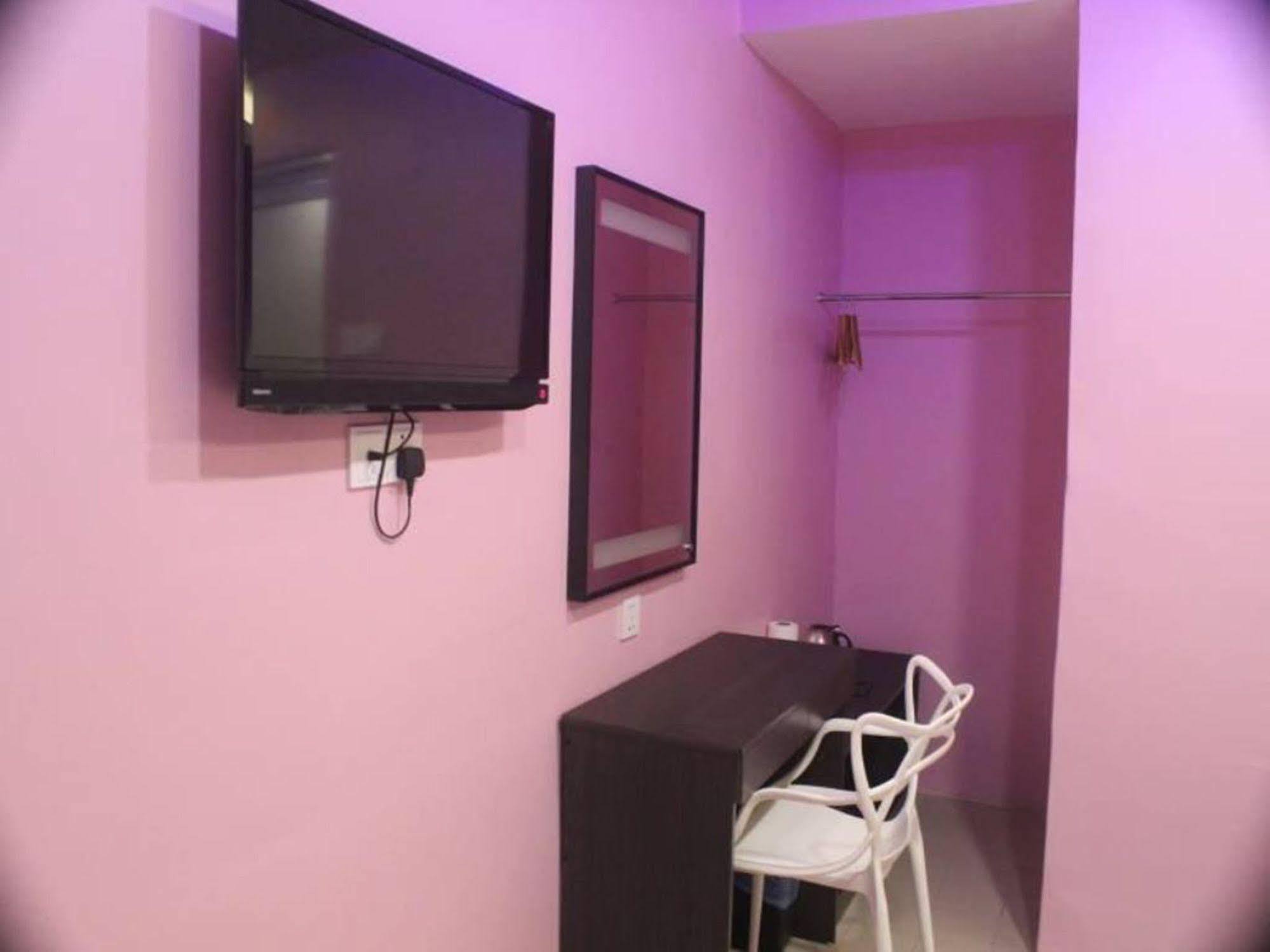 Oyo 176 Hotel Q Inn Petaling Jaya Buitenkant foto