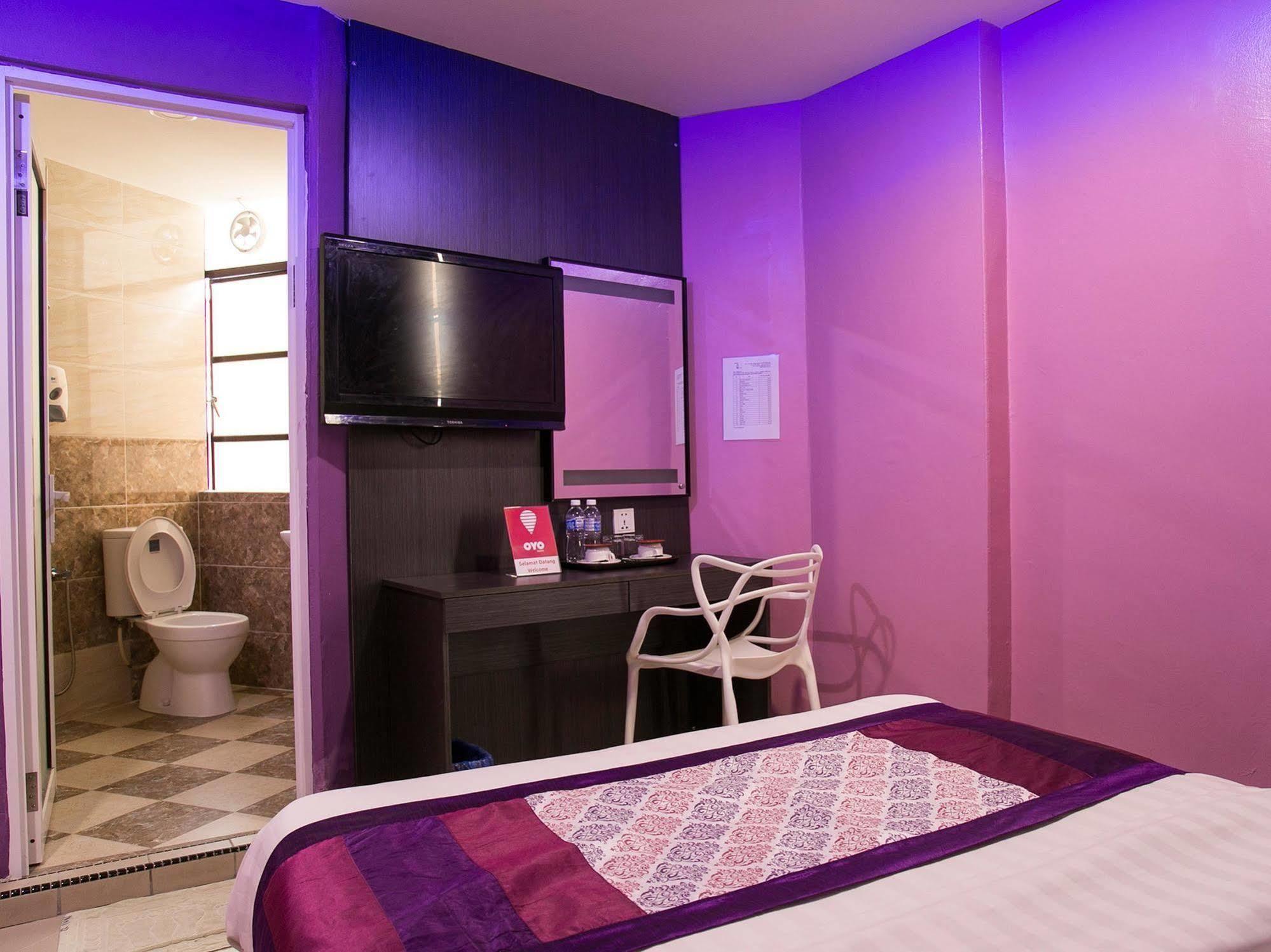 Oyo 176 Hotel Q Inn Petaling Jaya Buitenkant foto