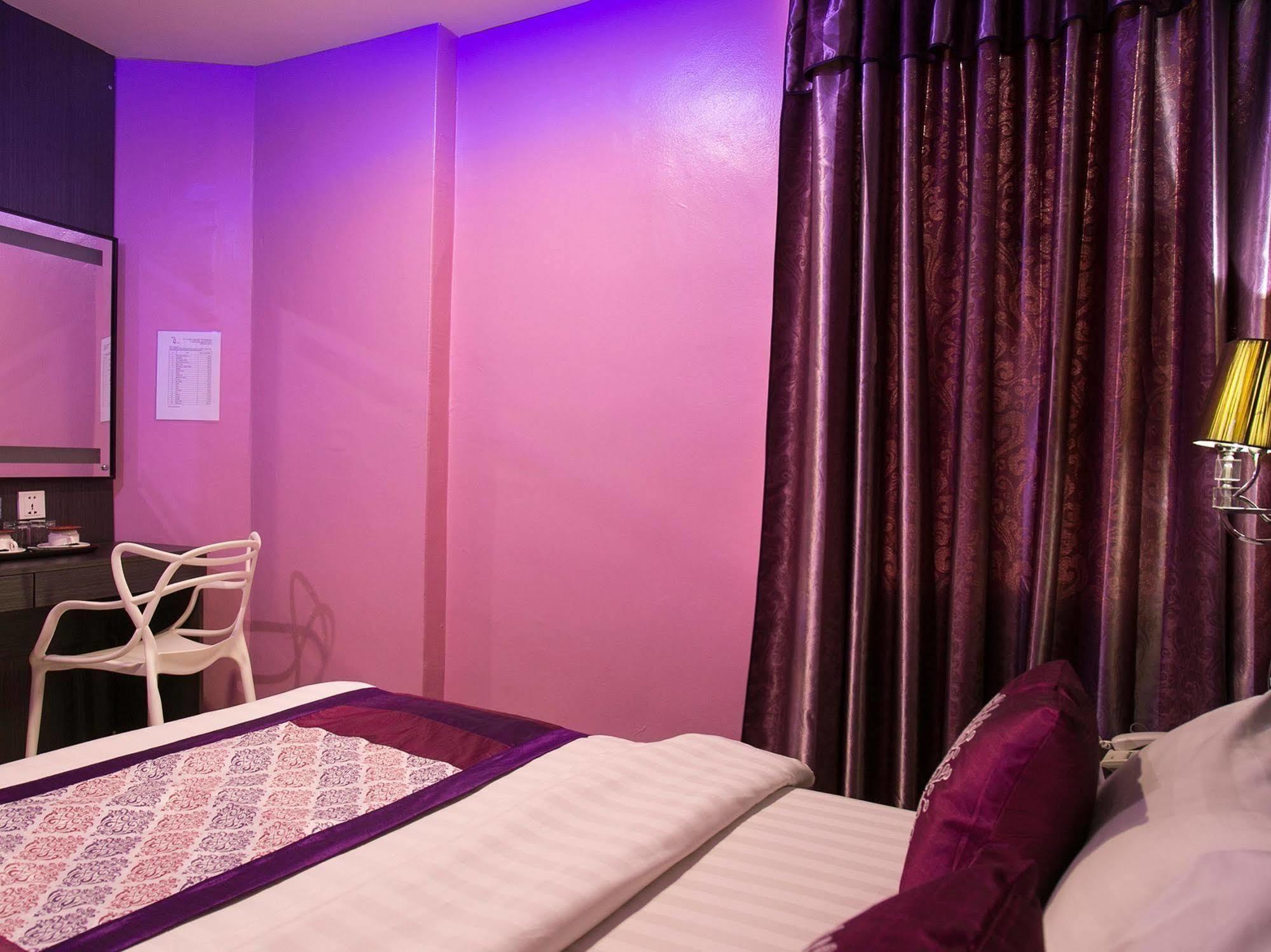Oyo 176 Hotel Q Inn Petaling Jaya Buitenkant foto