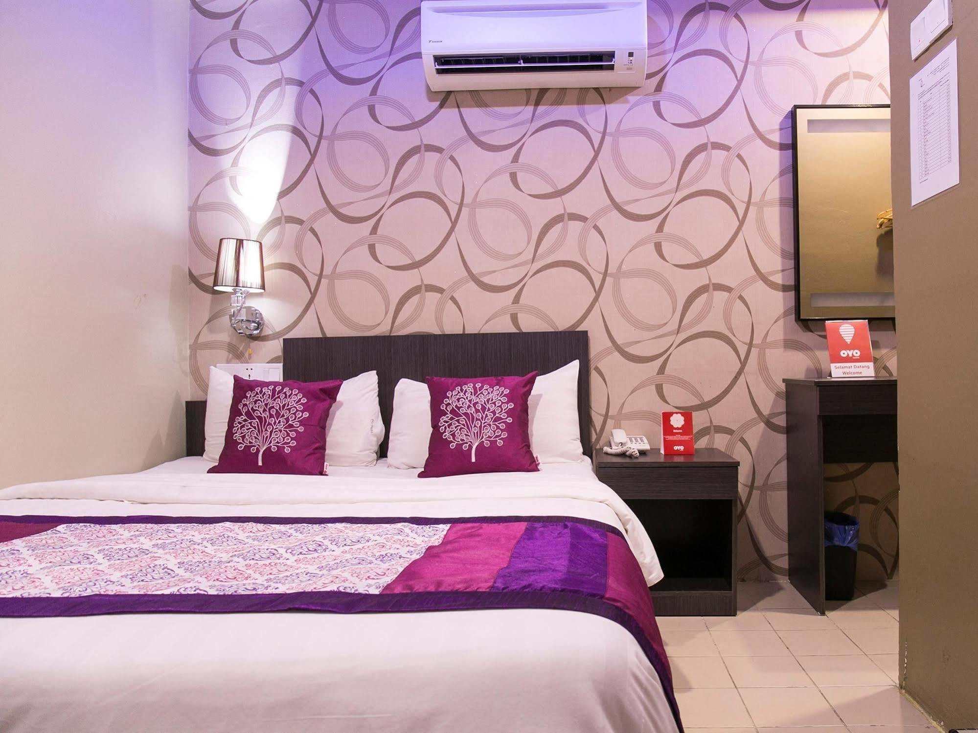 Oyo 176 Hotel Q Inn Petaling Jaya Buitenkant foto