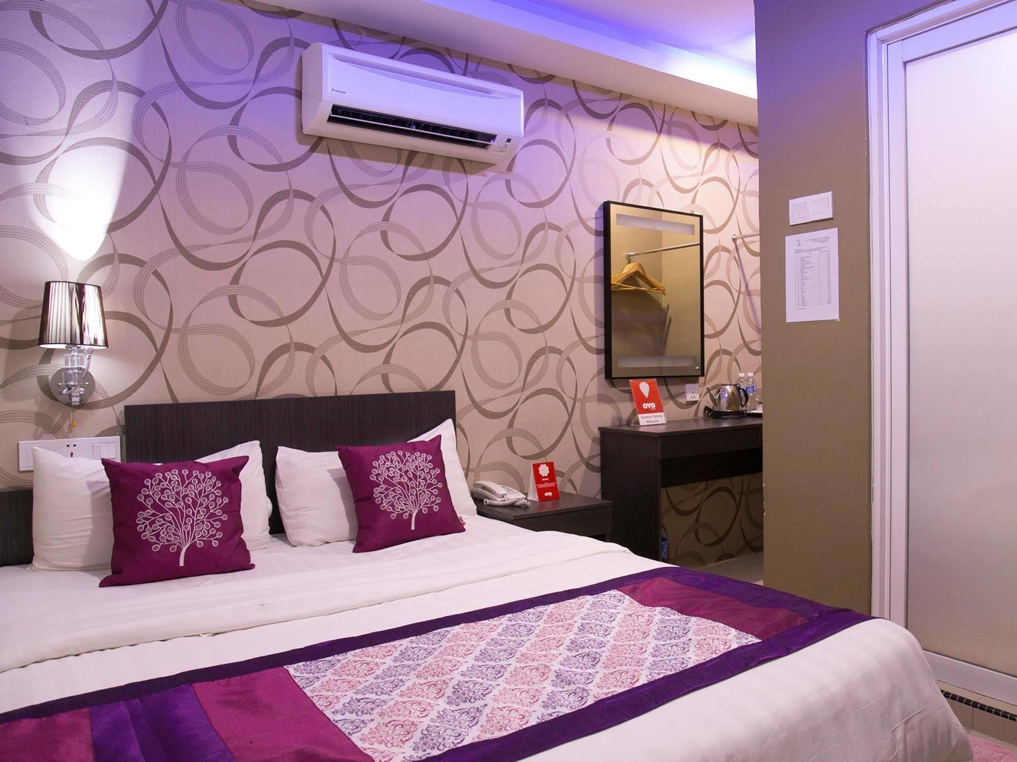 Oyo 176 Hotel Q Inn Petaling Jaya Buitenkant foto
