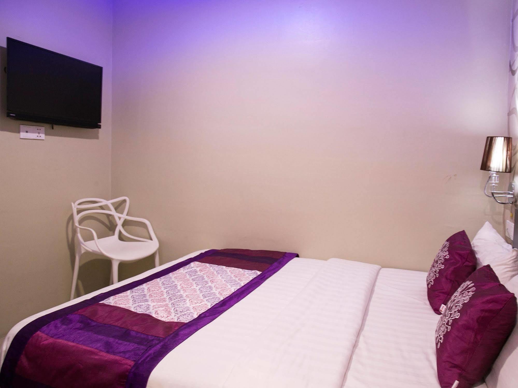Oyo 176 Hotel Q Inn Petaling Jaya Buitenkant foto