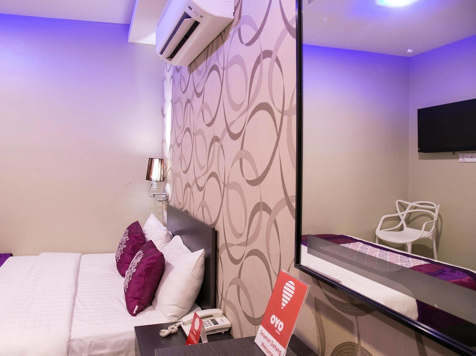 Oyo 176 Hotel Q Inn Petaling Jaya Buitenkant foto