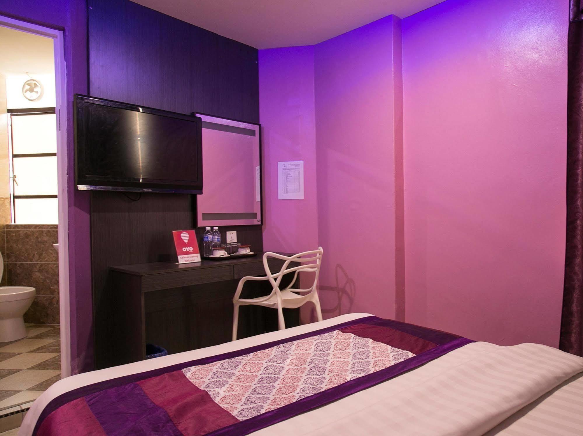 Oyo 176 Hotel Q Inn Petaling Jaya Buitenkant foto