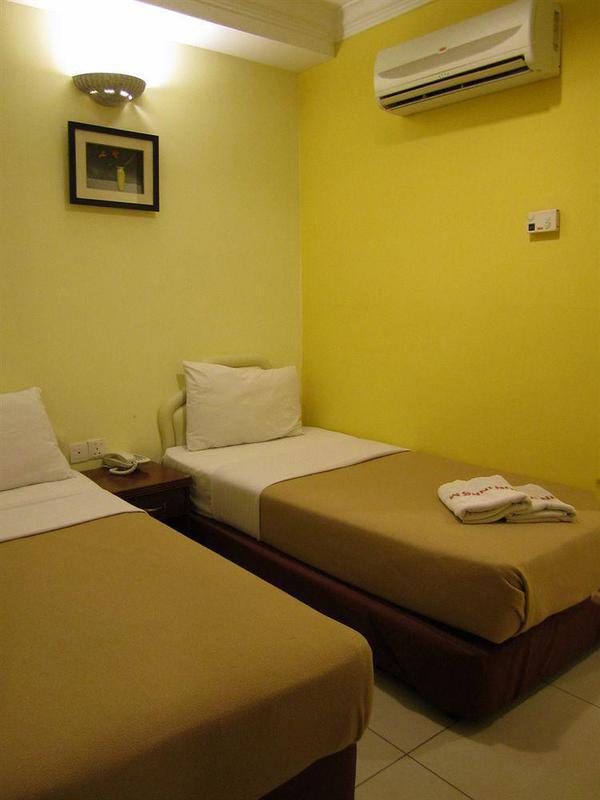Oyo 176 Hotel Q Inn Petaling Jaya Buitenkant foto