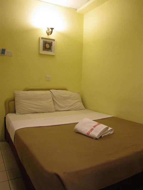 Oyo 176 Hotel Q Inn Petaling Jaya Buitenkant foto