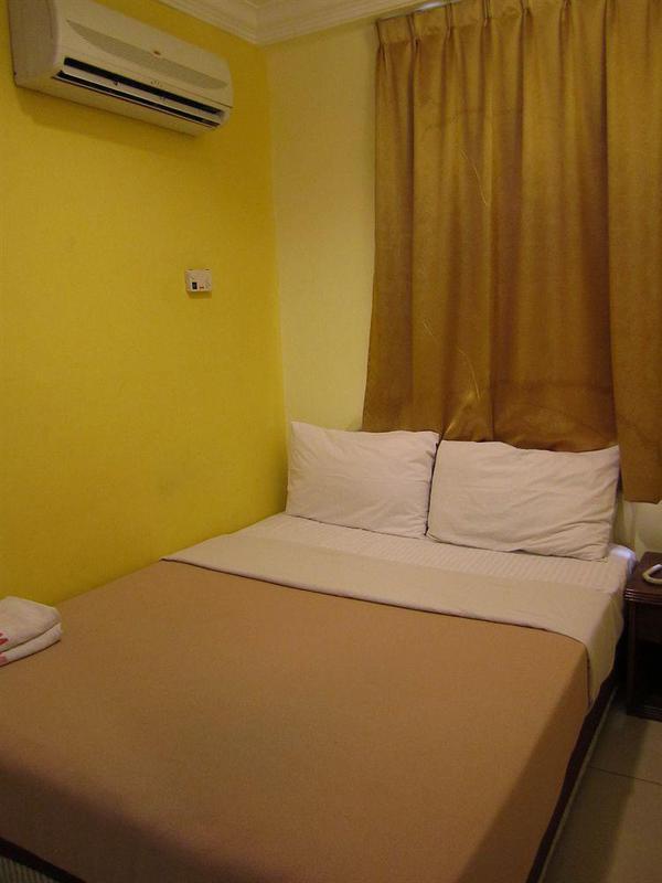 Oyo 176 Hotel Q Inn Petaling Jaya Buitenkant foto