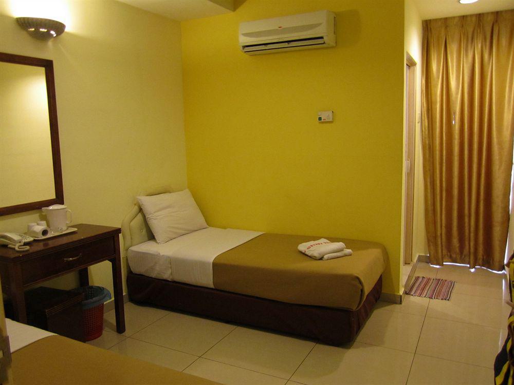 Oyo 176 Hotel Q Inn Petaling Jaya Buitenkant foto